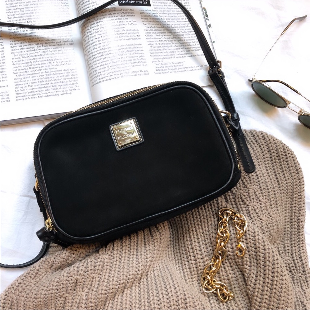 ✖️SOLD✖️Dooney & Bourke Sawyer Crossbody Purse - Picture 1 of 8